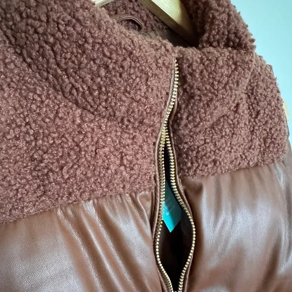 Maurices Faux Leather PufferVest Sherpa Collar Brown Medium NWT Cozy Fall Winter - Picture 3 of 5